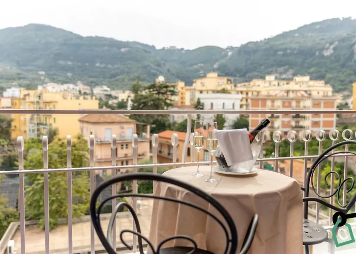 Hotiday Collection - Готель 4*