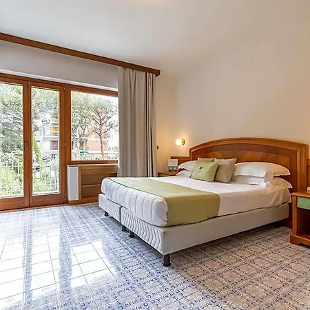 Hotiday Collection - Hotel 4*