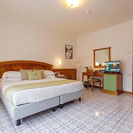 Hotel Hotiday Collection - 4*