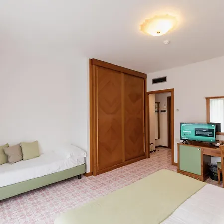 Hotel Hotiday Collection -